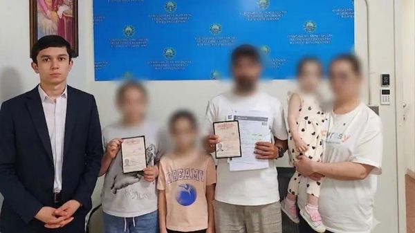 Дипломаты Узбекистана помогли вернуться на родину семье, оказавшейся в сложном материальном положении во Владивостоке - Sputnik Узбекистан