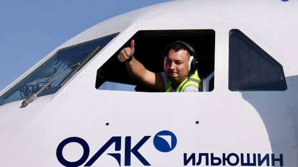 Российский самолет Ил-114-300 проведет в Узбекистане более 30 полетов - Sputnik Узбекистан