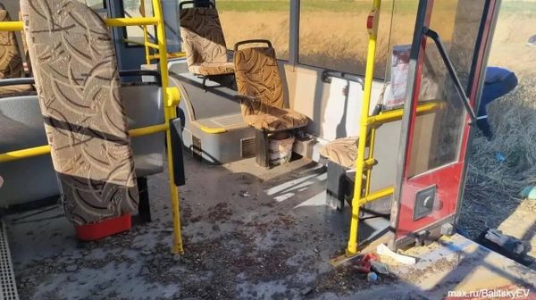 В Запорожской области ВСУ атаковали автобус с сотрудниками железорудного комбината, сообщил губернатор региона Евгений Балицкий - Sputnik Узбекистан