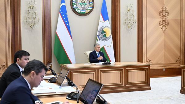 Президент Шавкат Мирзиёев ознакомился с презентацией предложений, направленных поддержку лиц без определенного места жительства - Sputnik Узбекистан