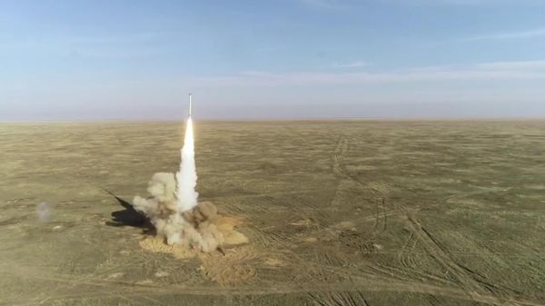 Pusk krilatoy raketi operativno-takticheskogo raketnogo kompleksa Iskander. Arxivnoe foto - Sputnik O‘zbekiston