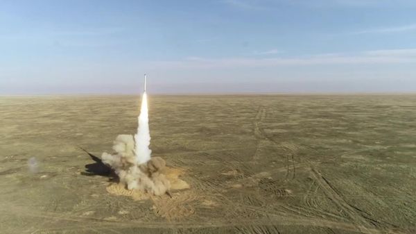 Pusk krilatoy raketi operativno-takticheskogo raketnogo kompleksa Iskander. Arxivnoe foto - Sputnik O‘zbekiston