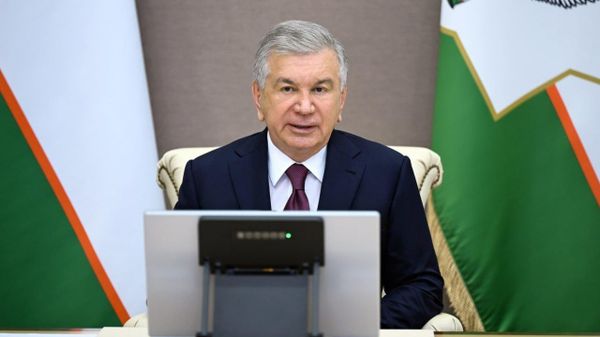 Шавкат Мирзиёев ознакомился с предложениями по совершенствованию системы оплаты труда государственных гражданских служащих - Sputnik Узбекистан