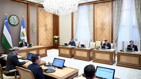 Shavkat Mirziyoyev oznakomilsya s prezentatsiyey po organizatsii deyatelnosti Agentstva po kadastru - Sputnik O‘zbekiston