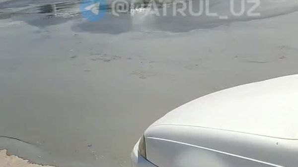 🟠 В АГМК прокомментировали видео с бьющим из-под земли фонтаном темной жидкости - Sputnik Узбекистан