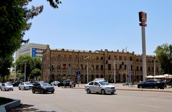 Vestminster xalqaro universiteti fonidagi transport oqimi - Sputnik O‘zbekiston