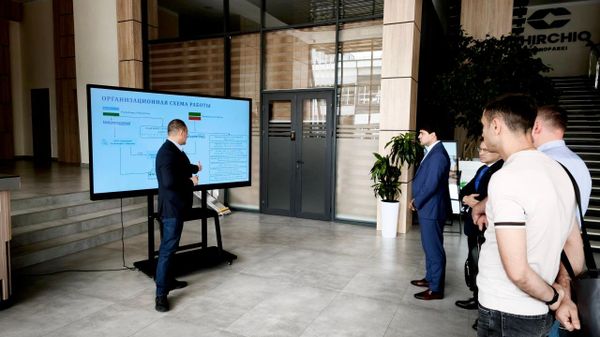 Делегация Минпромторга РФ и резиденты технопарка Чирчикобсудили развитие промкооперации - Sputnik Узбекистан