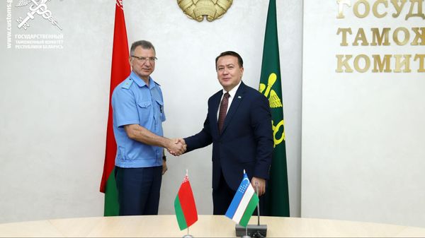 Председатель ГТК Беларуси и посол Узбекистана в РБ обсудили расширение белорусско-узбекского сотрудничества в таможенной сфере. - Sputnik Узбекистан