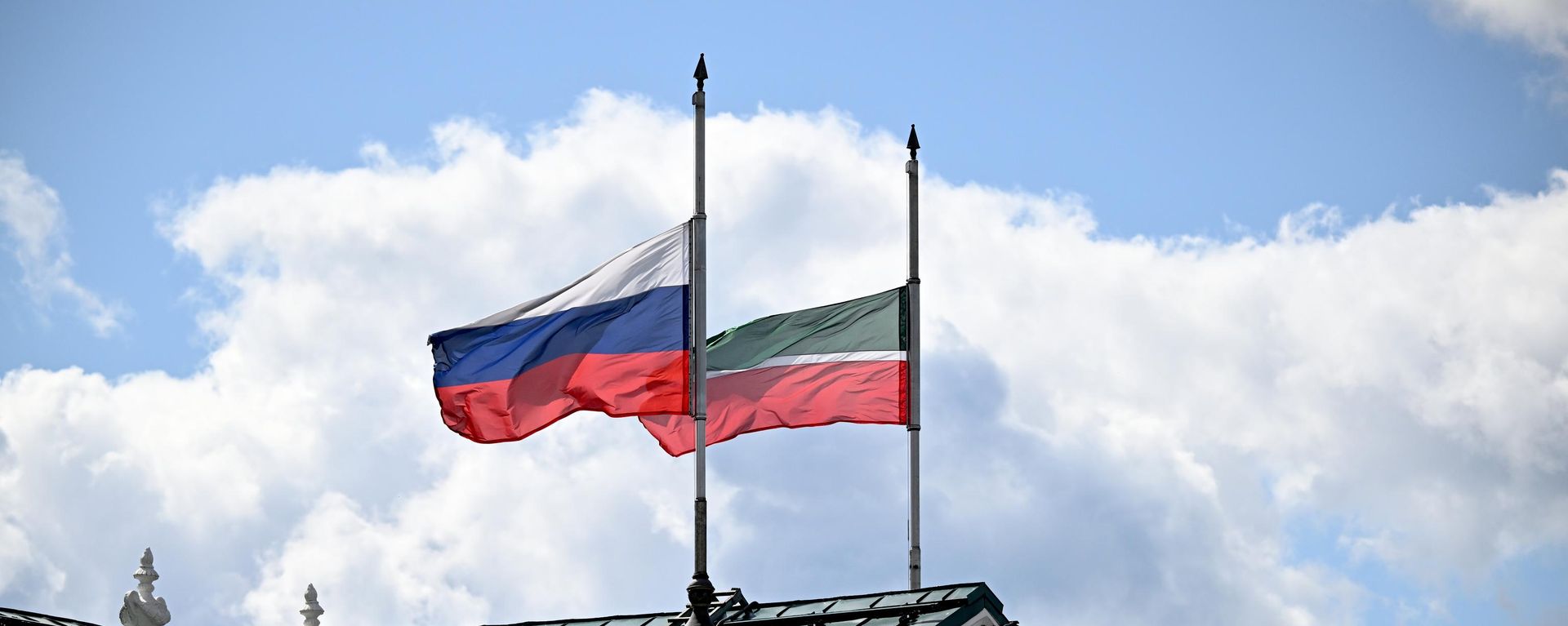 Траур в Татарстане по погибшим при атаке БПЛА ВСУ на Нижнекамск - Sputnik Узбекистан, 1920, 10.08.2026