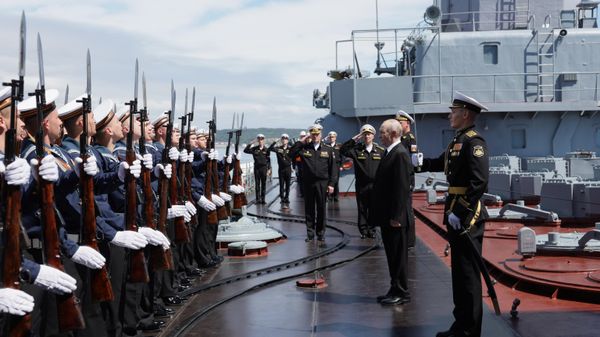 Рабочая поездка президента Владимира Путина на Сахалин - Sputnik Ўзбекистон