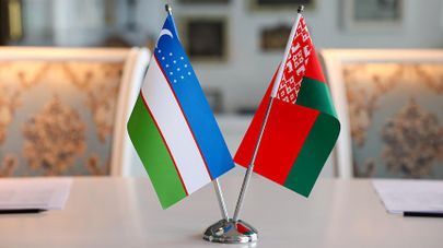 Флаги Узбекистана и Беларуси