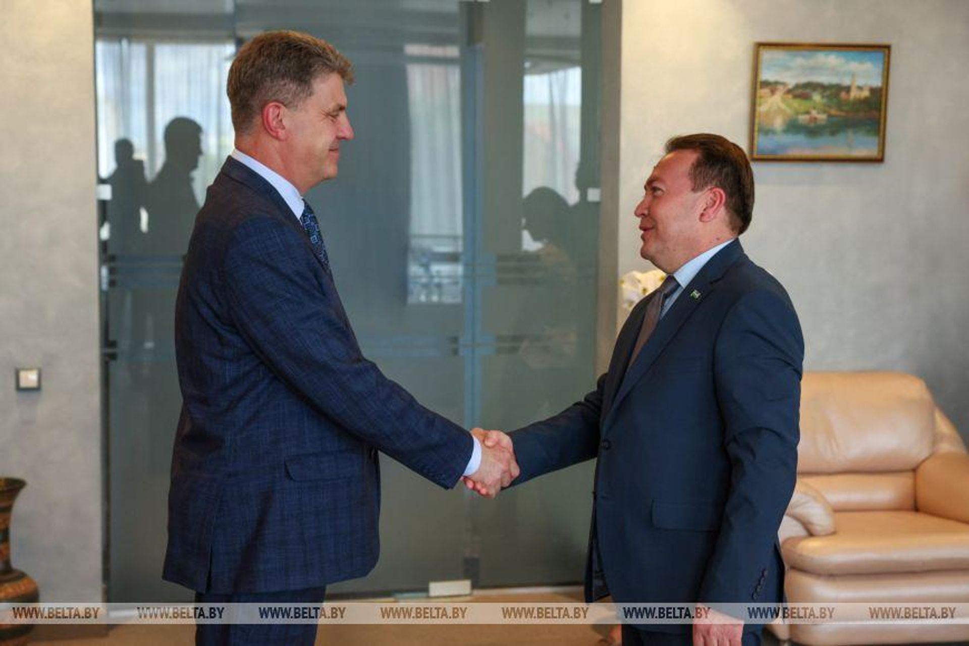 Встреча председатель Мингорисполкома Владимира Кухарева с Чрезвычайным и Полномочным Послом Узбекистана в Беларуси Нуриддином Мамажоновым - Sputnik Узбекистан, 1920, 13.08.2026