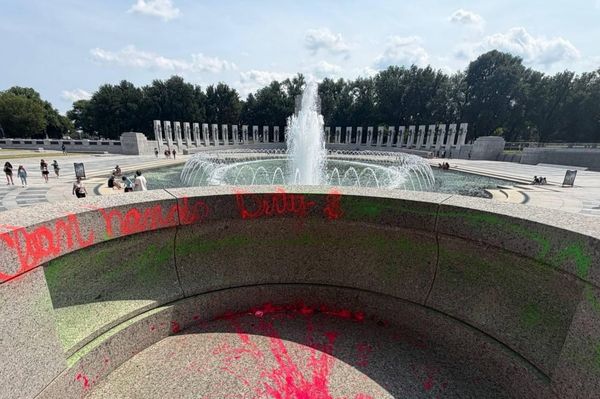 Мемориал участникам Второй мировой войны в Вашингтоне подвергся акту вандализма - Sputnik Узбекистан