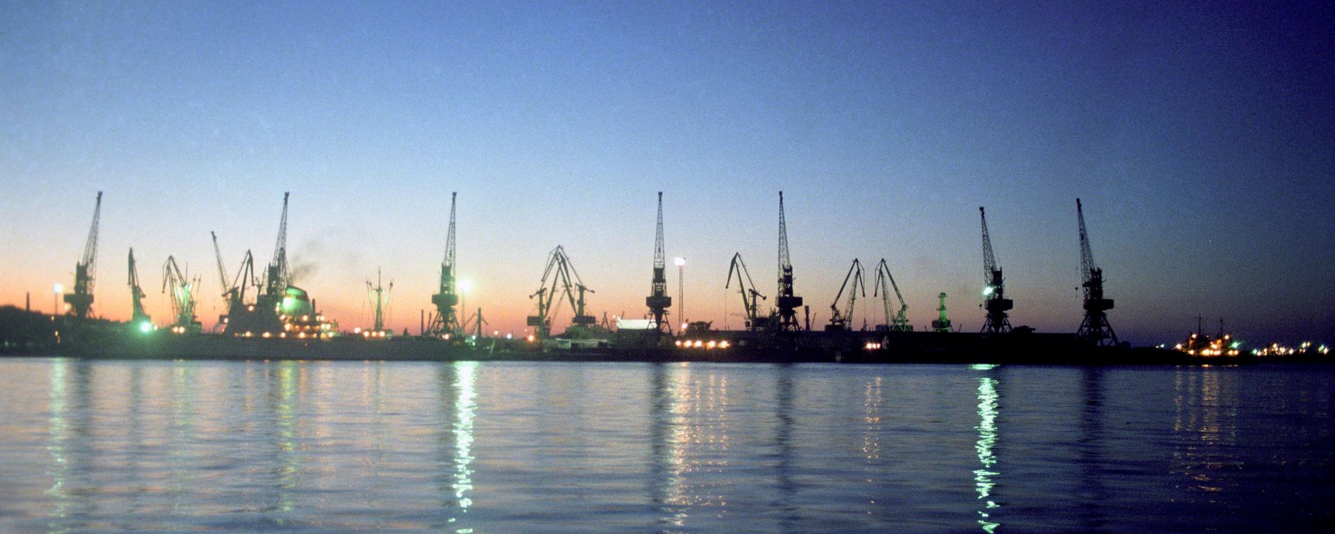 Odesskiy morskoy port (arxivnoe foto) - Sputnik O‘zbekiston, 1920, 15.08.2026