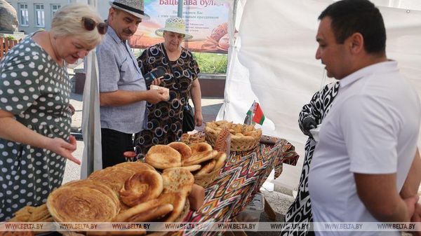 На каравай-фесте в Беларуси можно попробовать узбекский патыр На каравай-фесте в Беларуси можно попробовать узбекский патыр - Sputnik Узбекистан