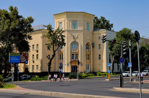 Спокойный полдень на перекрестке Урда  - Sputnik Узбекистан