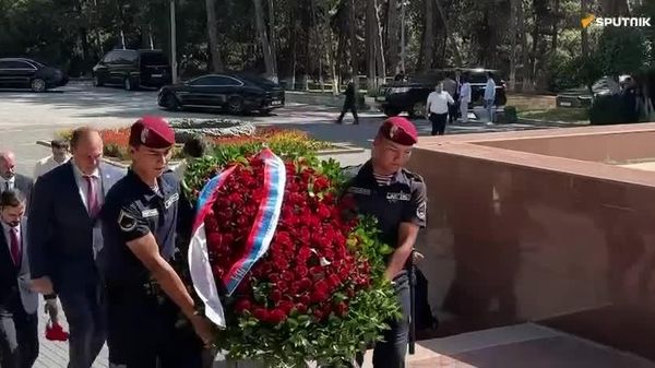 Глава Республики Мордовия Артем Здунов возложил цветы к Вечному огню в Ташкенте - Sputnik Узбекистан