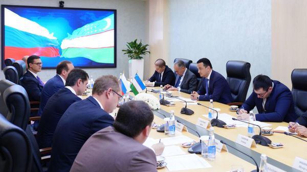 Ministr investitsiy, promishlennosti i torgovli Uzbekistana Laziz Kudratov provol vstrechu s glavoy Respubliki Mordoviya Artomom Zdunovim - Sputnik O‘zbekiston