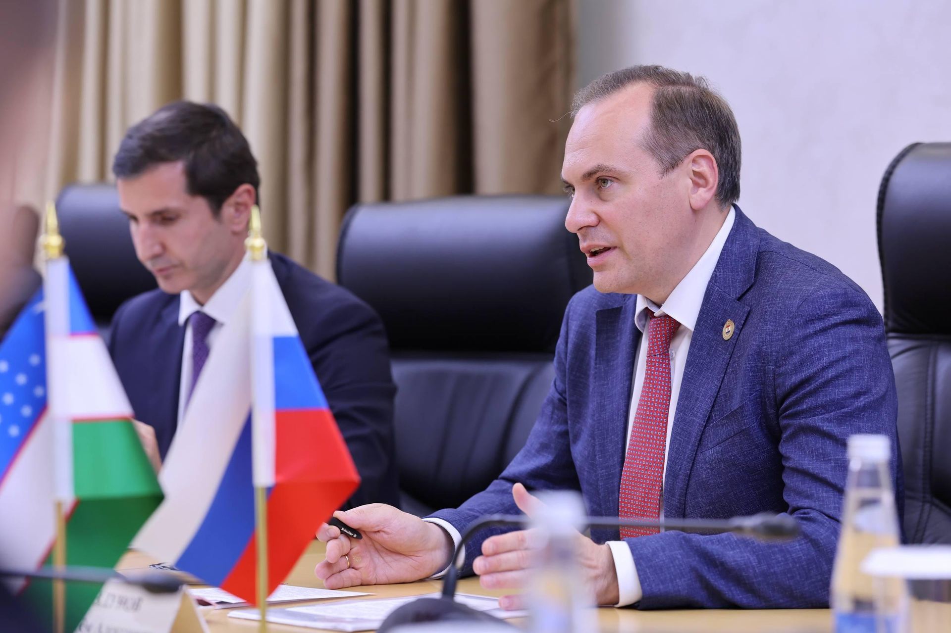Министр инвестиций, промышленности и торговли Узбекистана Лазиз Кудратов провел встречу с главой Мордовии Артёмом Здуновым. - Sputnik Узбекистан, 1920, 21.08.2026