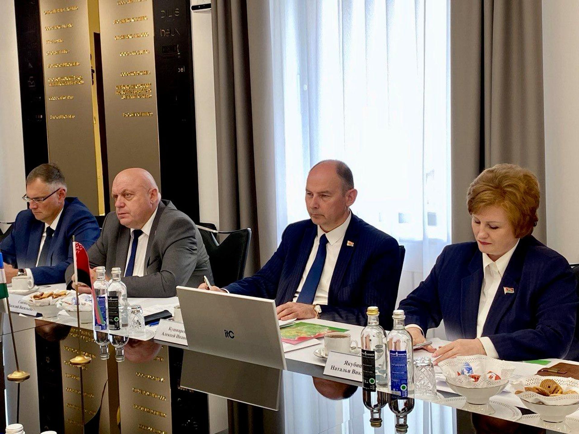 Губернатор Минской области встретился с послом и Хокимом Навоийской области.  - Sputnik Узбекистан, 1920, 21.08.2026