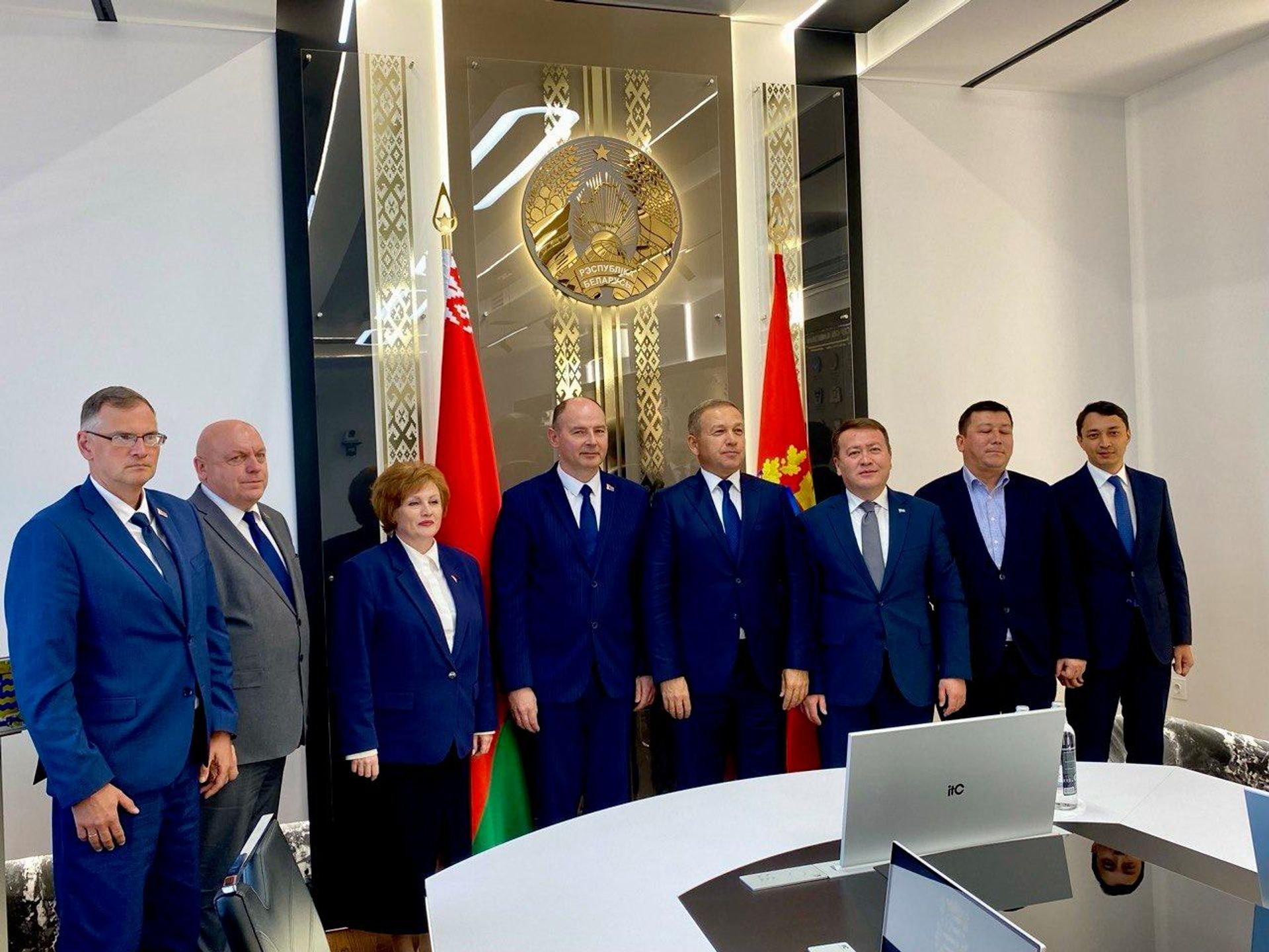 Губернатор Минской области встретился с послом и Хокимом Навоийской области.  - Sputnik Узбекистан, 1920, 21.08.2026