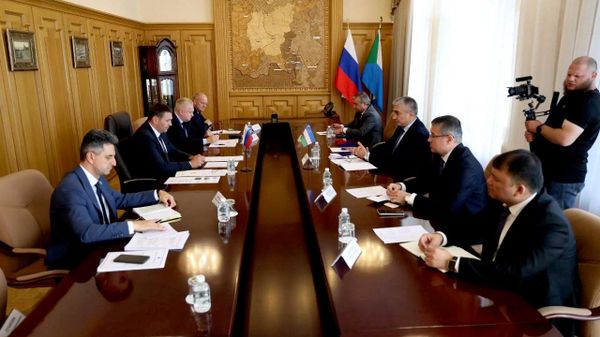 Встреча губернатора Хабаровского края Дмитрия Демешина с послом Узбекистана Ботиржоном Асадовым

 - Sputnik Ўзбекистон