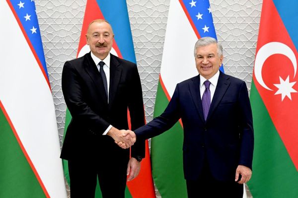 В резиденции Куксарой президенты Узбекистана и Азербайджана провели встречу в узком составе и третье заседание Высшего межгосударственного совета В резиденции Куксарой президенты Узбекистана и Азербайджана провели встречу в узком составе и третье заседание Высшего межгосударственного совета - Sputnik Узбекистан