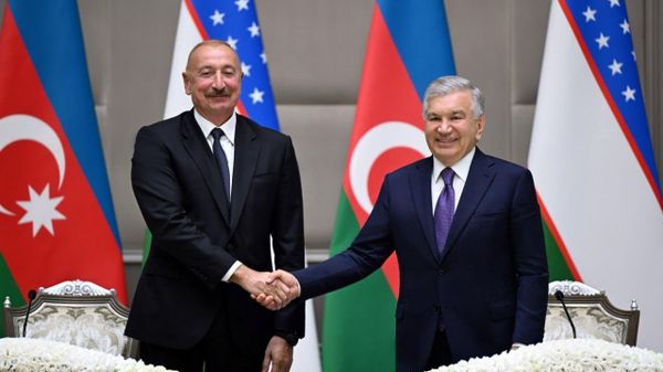 Президенты Узбекистана и Азербайджана подвели итоги состоявшихся переговоров - Sputnik Узбекистан