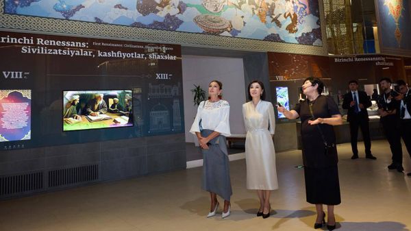 Первая леди Узбекистана Зироат Мирзиёева и Первая леди Азербайджана Мехрибан Алиева провели встречу в городе Ташкенте - Sputnik Узбекистан
