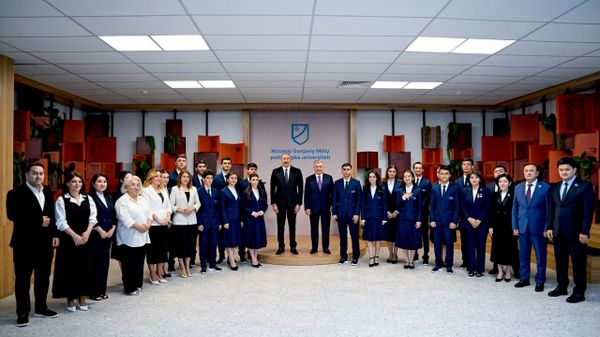 Президенты Узбекистана и Азербайджана приняли участие в церемонии открытия нового кампуса Национального педагогического университета Узбекистана имени Низами в Новом Ташкенте - Sputnik Узбекистан
