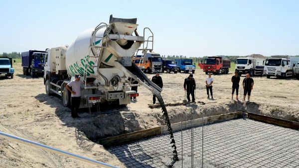 В Ферганской области дали старт строительству завода по производству электробусов - Sputnik Узбекистан