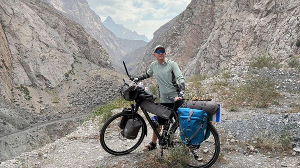 Samarkandes na velosipede preodolel Pamir i dobralsya do Kitaya - Sputnik O‘zbekiston