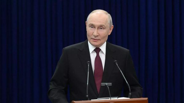 Президент Владимир Путин отвечает на вопросы СМИ в Бишкеке - Sputnik Узбекистан