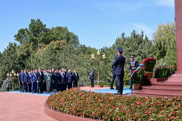 В Ташкенте почтили память Первого Президента Узбекистана - Sputnik Узбекистан