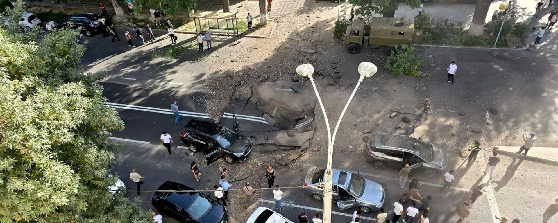 Na ulitse Glinki v Yakkasarayskom rayone provalilsya asfalt - Sputnik O‘zbekiston, 1920, 03.09.2026