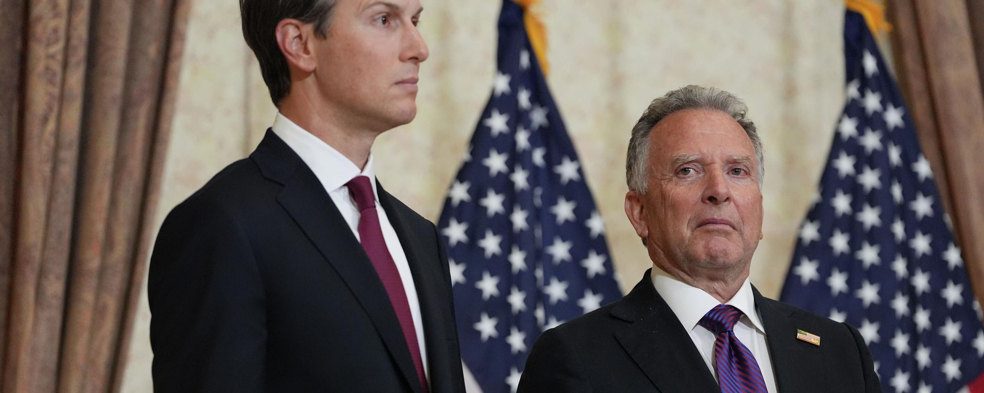Зать президента США Джаред Кушнер и спецпосланник Стив Уиткофф - Sputnik Ўзбекистон, 1920, 05.09.2026