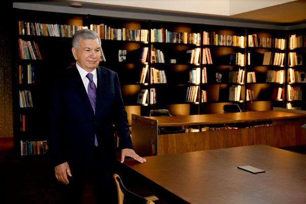 Prezident Shavkat Mirziyoyev posetil noviy Sentr sovremennogo iskusstva v Tashkente Prezident Shavkat Mirziyoyev posetil noviy Sentr sovremennogo iskusstva v Tashkente - Sputnik O‘zbekiston
