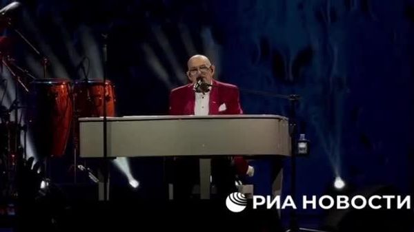 ⭐Я календарь переверну…Владимир Путин присвоил Михаилу Шуфутинскому звание народного артиста России - Sputnik Узбекистан