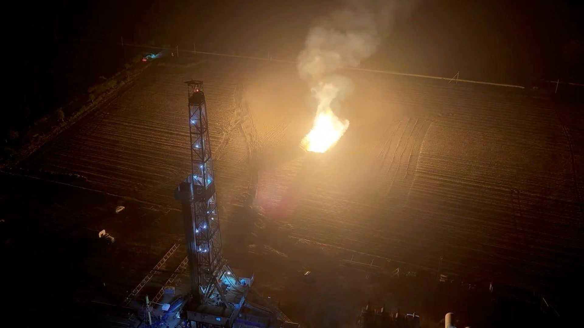 В Кашкадарьинской области открыли новое газоконденсатное месторождение В Кашкадарьинской области открыли новое газоконденсатное месторождение - Sputnik Узбекистан, 1920, 07.09.2026