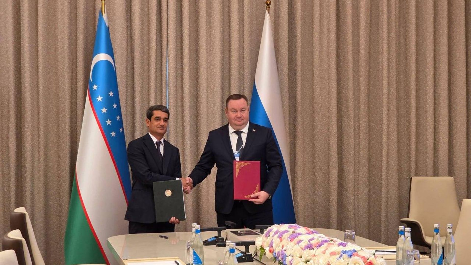 Федеральная таможенная служба РФ и Таможенный комитет РУз подписали меморандум об обмене опытом и сотрудничестве Федеральная таможенная служба РФ и Таможенный комитет РУз подписали меморандум об обмене опытом и сотрудничестве - Sputnik Узбекистан, 1920, 08.09.2026
