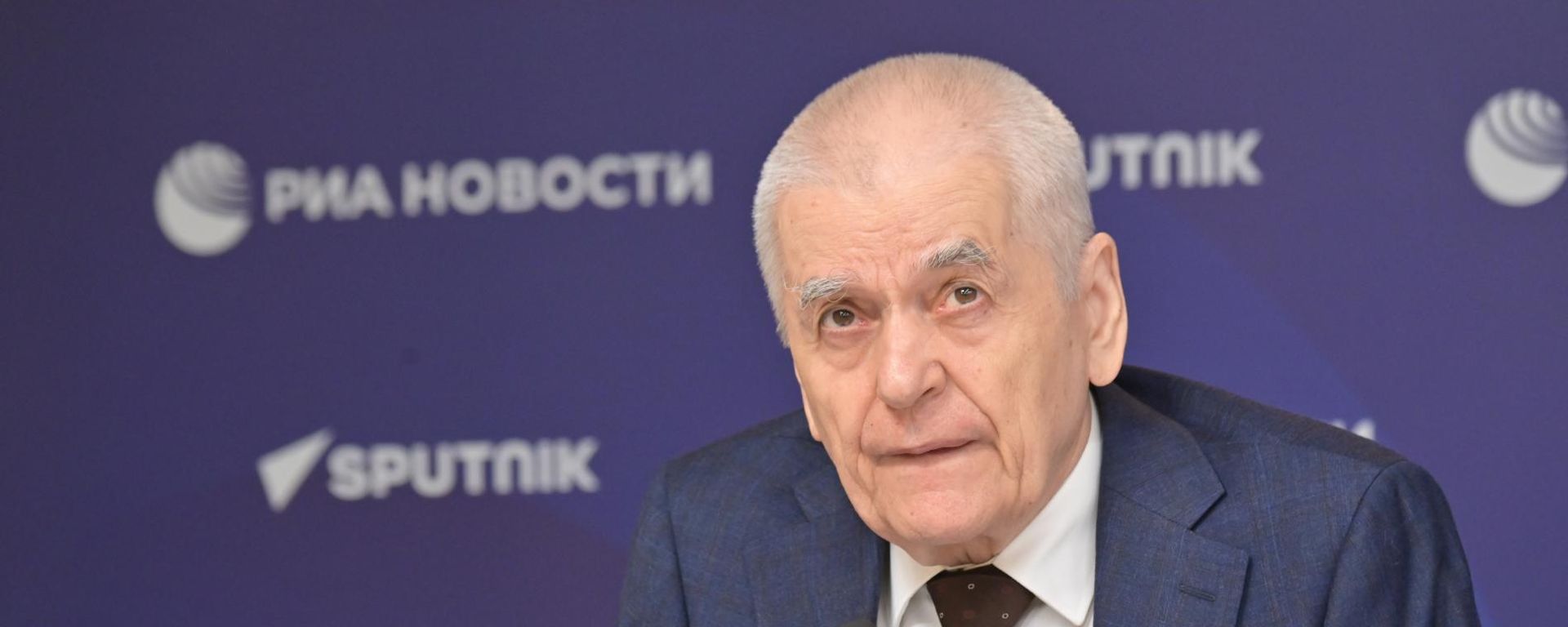 ИИ для врачей, “цифровая деменция”, туберкулез и чума: Онищенко — о главных угрозах - Sputnik Узбекистан, 1920, 10.09.2026
