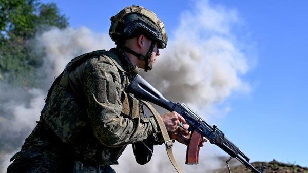 Российский военнослужащий в зоне проведения спецоперации. - Sputnik Узбекистан