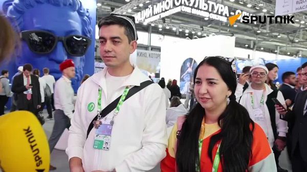 Участники из Самарканда во второй раз приехали на Международный фестиваль молодежи в Екатеринбурге - Sputnik Узбекистан
