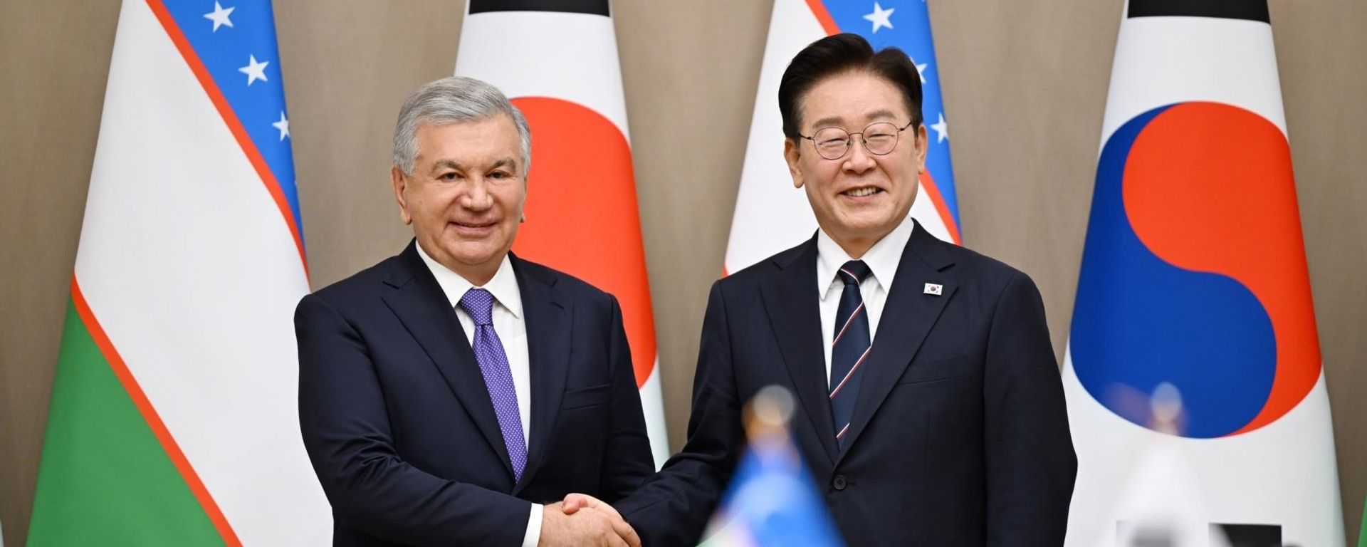 Prezident Shavkat Mirziyoyev provel peregovori s Prezidentom Respubliki Koreya Li Chje Monom - Sputnik O‘zbekiston, 1920, 14.09.2026