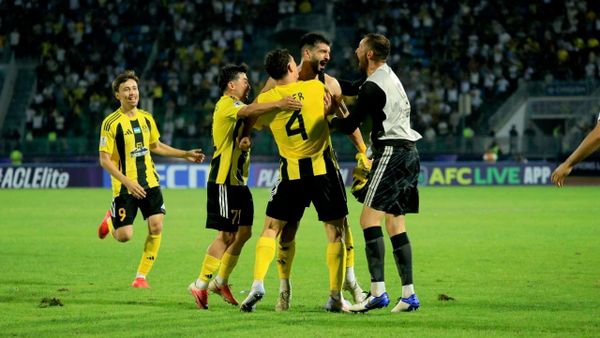 Neftchi pobedil, Paxtakor sigral vnichyu s deystvuyushim chempionom - Sputnik O‘zbekiston