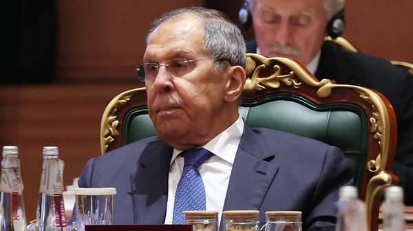 Lavrov Yekaterinburgdagi Xalqaro yoshlar festivalida ochiq muloqot o‘tkazmoqda - Sputnik O‘zbekiston