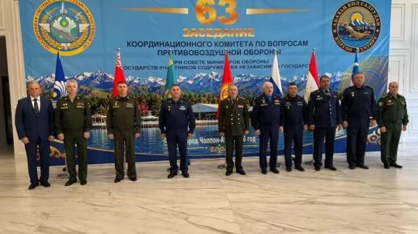 Командующий Войсками ПВО и ВВС ВС РУз генерал-майор Ахмад Бурхонов награжден Грамотой Исполкома СНГ - Sputnik Узбекистан