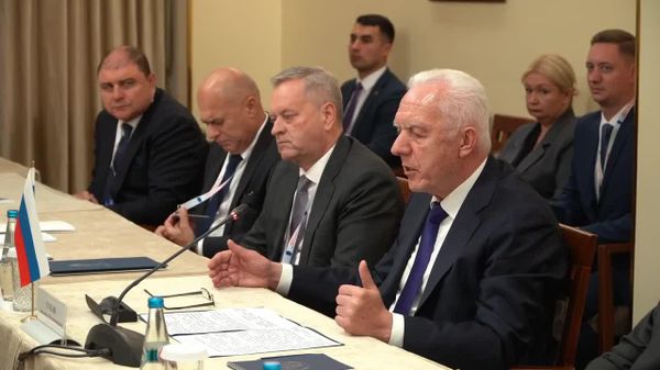 Генпрокурор России Александр Гуцан и глава Агентства по противодействию коррупции Узбекистана Акмал Бурханов встретились в Минске Генпрокурор России Александр Гуцан и глава Агентства по противодействию коррупции Узбекистана Акмал Бурханов встретились в Минске - Sputnik Узбекистан
