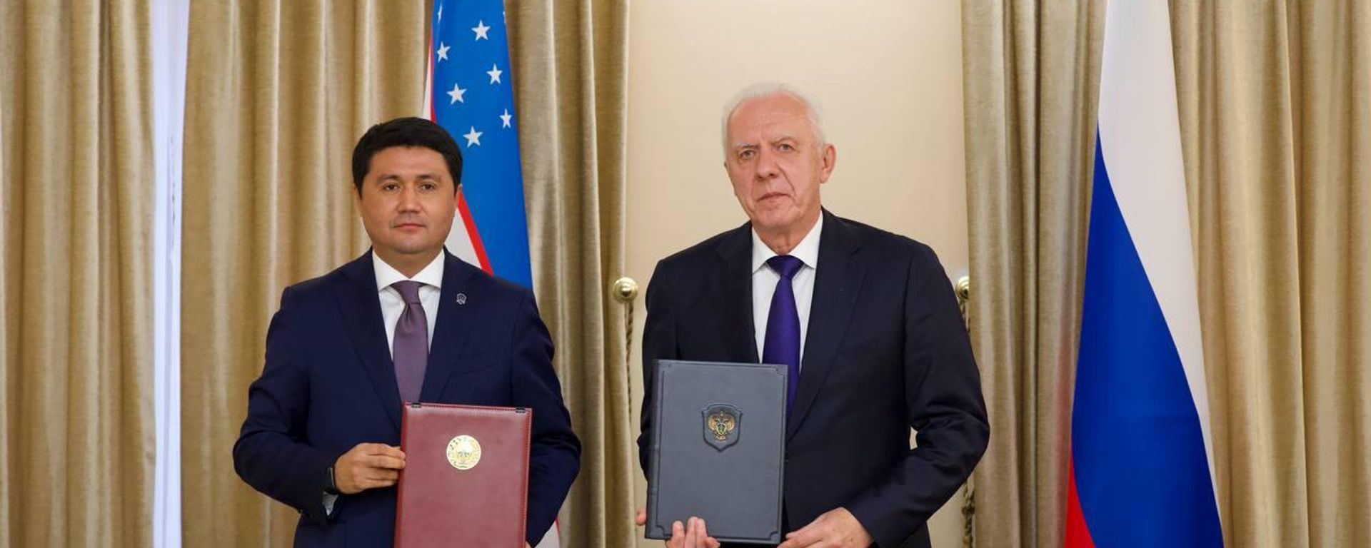 Genprokuror RF Aleksandr Gutsan i direktor Agentstva po protivodeystviyu korrupsii Uzbekistana Akmal Burxanov podpisali programmu sotrudnichestva mejdu vedomstvami na 2027-2028 godi. Genprokuror RF Aleksandr Gutsan i direktor Agentstva po protivodeystviyu korrupsii Uzbekistana Akmal Burxanov podpisali programmu sotrudnichestva mejdu vedomstvami na 2027-2028 godi. - Sputnik O‘zbekiston, 1920, 18.09.2026