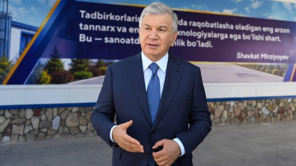 Шавкат Мирзиёев также ознакомился с деятельностью предприятия Кегейли барака наслли парранда. - Sputnik Ўзбекистон